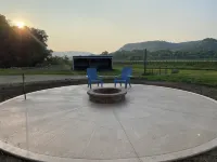 3 Peaks Farmhouse- Beautiful Remodel with Scenic Views + Root River Trail access - 民泊