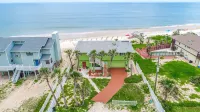 Beachfront 2 Apartments 1 House Nature all around, just 25 steps to Ocean water