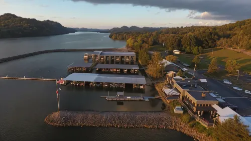 Wildwood Resort & Marina - bar