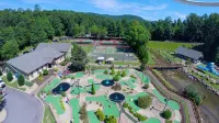 Lake Lure's Newest Luxury Log Cabin Behind The Gates of Rumbling Bald Resort! - シャレー
