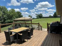 Ellis Estates next to the Ark & Lake. - 3-Star