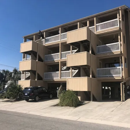 Coastal Cozy Condo: Pet Friendly! Steps to Beach, Perfect for Relaxing Getaways!