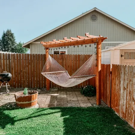 Family & Group friendly home w/ large hammock & game room near Leavenworth!