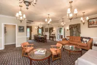 10 bedroooms/baths, 4 mi from VT - 3-Star