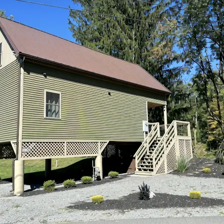 Parsons Riverside Retreat: Steps away from a rolling mountain stream and trails