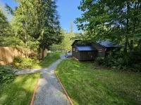 峽谷瀑布位於峽谷溪畔.溫馨小屋 - 小木屋
