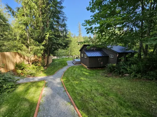 Canyon Falls Cabin.A cozy riverfront cabin located on Canyon Creek - Alppimaja