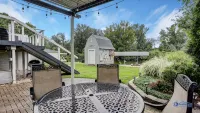 Chain O' Lakes life...serene bay w/ private beach access. Kayaks & Boats welcome