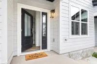Modern Upscale 4-bedroom condo in Raleigh! - Bungalows