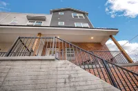 8 Min to Cws! 3 Bed 4 Bath Townhouse w Porch& Rooftop Deck- 5 Min to Downtown! - Balkoner