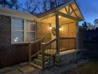 The Chic Getaway: 2BD/1BA Q Beds w/ Smart TVs