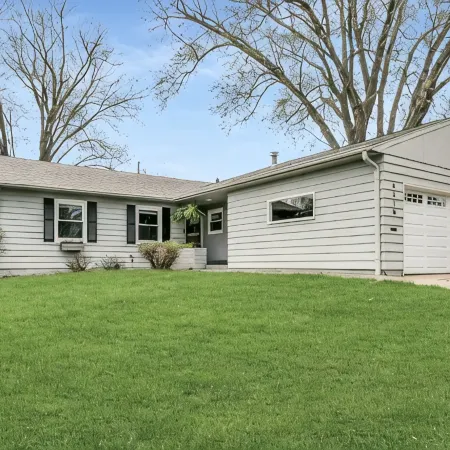 Benelo | Midcentury Modern Single-Level Home, 3 BR