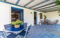 Villa Oliana: Elegant Oasis with Garden and Relaxation in Marina di Ragusa