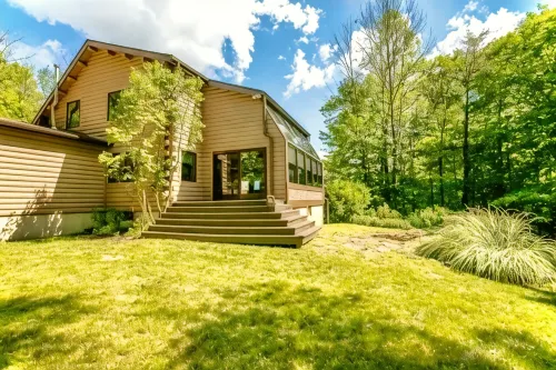 Luxurious country retreat for a family, couple or professional group!