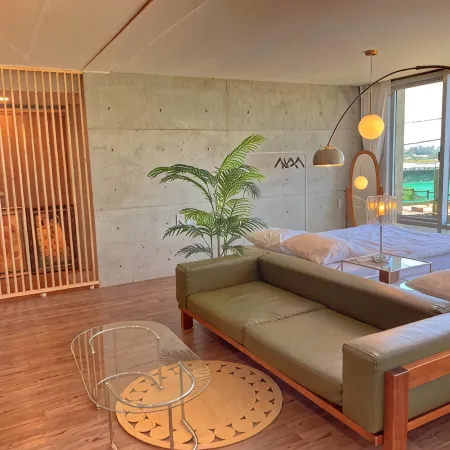 Jeju Beyond the Sea House (Beachfront Location) Отели рядом с достопримечательностью «Храм Кымбунса»