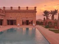 Luxury villa with private pool not overlooked. - Villas