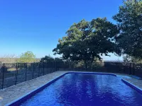 M'Walimu 4 Br w/ Pool, Farm Stay- Flower Farm, Goats, Pigs, Disc Golf! - Swimmingpools