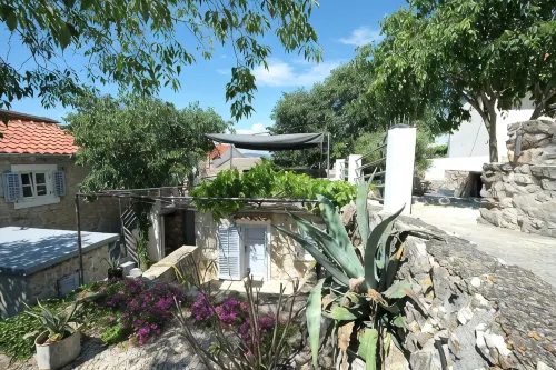 Romantic old town house with patio, private pool and free Wi-Fi - Homestays