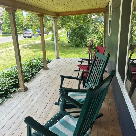 Spacious four bedroom house -walking distance to Lake Superior / Washburn shops