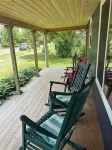 Spacious four bedroom house -walking distance to Lake Superior / Washburn shops - Wifi