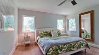 Luxury along Manatee River, close to Anna Maria beaches, heated pool & spa!