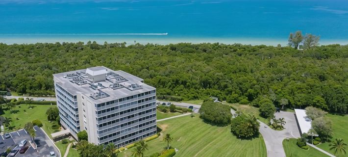 Spectacular unobstructed GULF, BAY and SUNSET view, 5 minutes walk to the beach. Hotels in North Naples