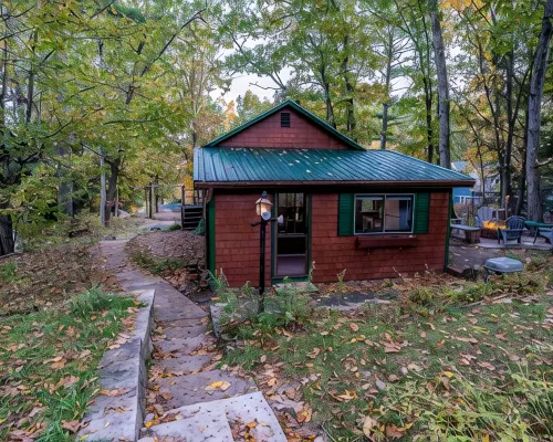 Little Pond, Big Fish, Swimming, Hiking, Kayaking on our Private Lake. Hotels in Windham