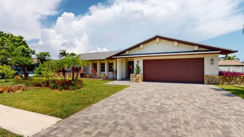 Cypress House Private SALTWATER pool. Great location, 7 miles to the beach! - Private Pools