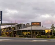 Station Motel - parking
