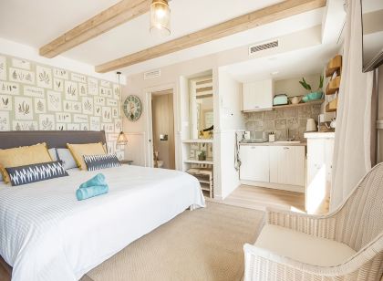 The Beach House Studios & Suites
