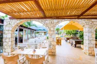 Yiannis Manos Hotel Resort
