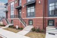 Free Golf Cart! Luxe Townhome Near Grand Park!