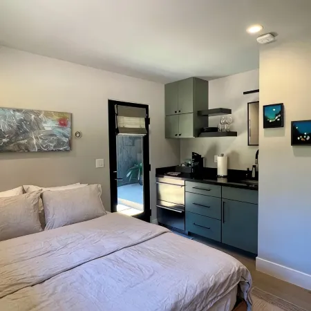 Modern Cozy Pebble Beach Studio with Premium Amenities and WiFi