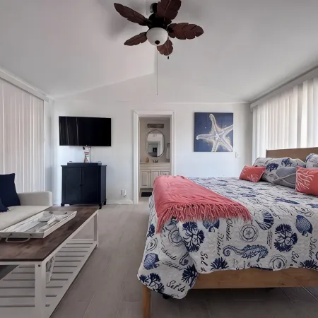 Beautiful Beach House , Priv. Beach Access, Private Pool