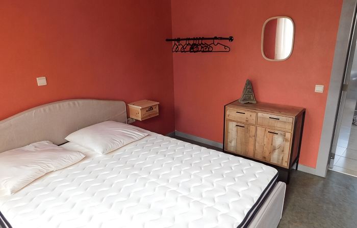 Studio near station and shops, for single person or couple