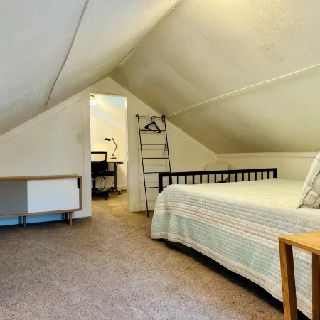 Charming Coastal Escape near Wickford, RI. Close to beaches and coastal charm!