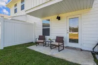 New Home near UWF & PNS Beach! - Wifi