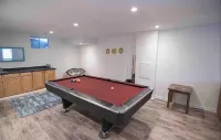 •Vibrant 4 bedroom house 2 king beds in Ankeny•