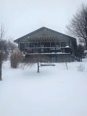 Relaxing Crystal Lake Cottage Retreat - Minutes to the Beach, & Downtown Beulah - 4-Star