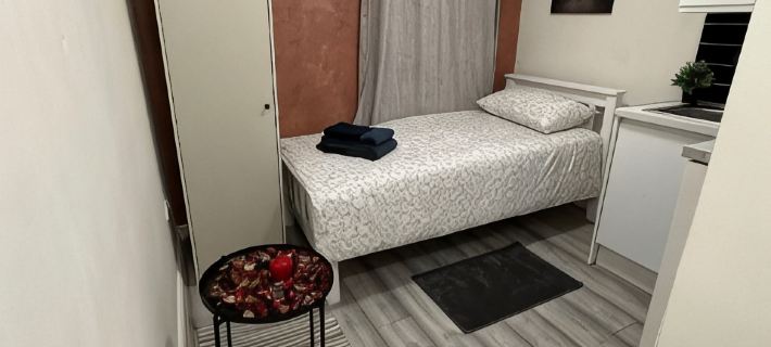 Studio - Sleeps 1 - Acton Park & Stn Close Hotels in Ealing