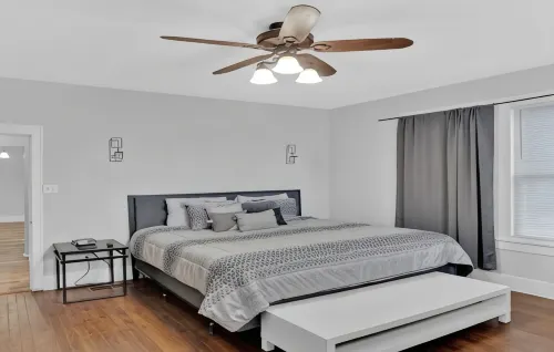 Cozy Historical 1 Bedroom Apartment