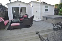 Cozy, Comfortable Beach Home, Steps from the Beach! - ติดทะเล