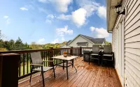 3B/3B; Single Family Lakeside Retreat W/Hot Tub - 3-stjärniga