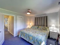Canal Front 3 Bedroom Home / Newly Renovated Hotels in Frisco