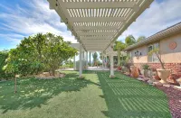 Hilltop Private Estate W/ Views, Pool, Hot Tub, Mini Golf & More!!