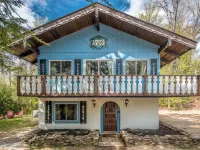 Loose Moose Lodge – Family Chalet, Fireplace, Ski! Hotels in Glen