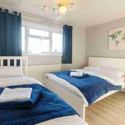 4 Bedroom Gateway: Winchester - Town Centre 4 mins. Rooms