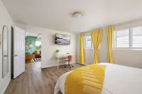Pool house w/Playground, Mini Golf, King Bed - 4-Star