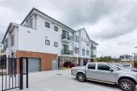 Hunter Studios - Maitland - parking