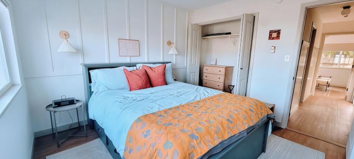 Downtown Designer Duplex close to Beach! Spa Tub, Sunroom, Game Room, EV & more! Hotels in Long Beach